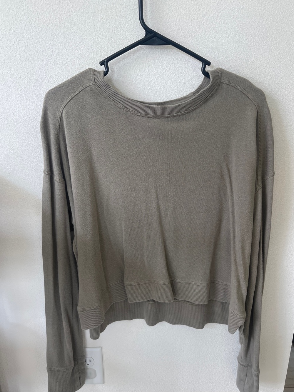 Women's Olive Green Long Sleeve Cropped Pullover Top